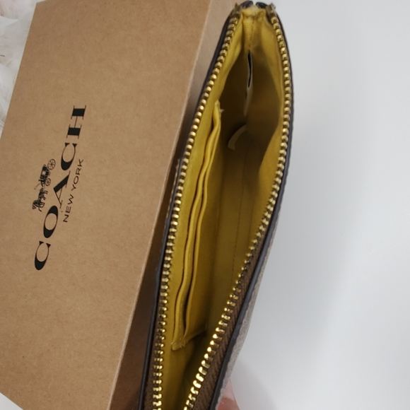 Coach Signature F58035 corner zip wristlet - Picture 7 of 8